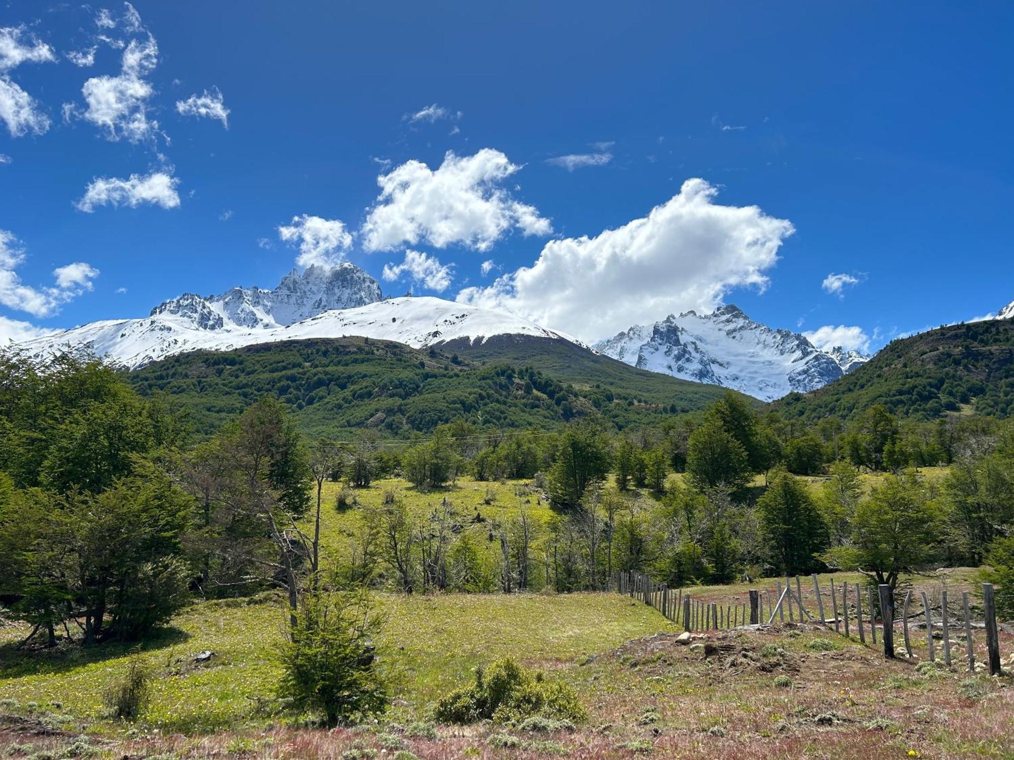 Quelen Patagonia Hostel บียาเซโรกัสเตโย ภายนอก รูปภาพ