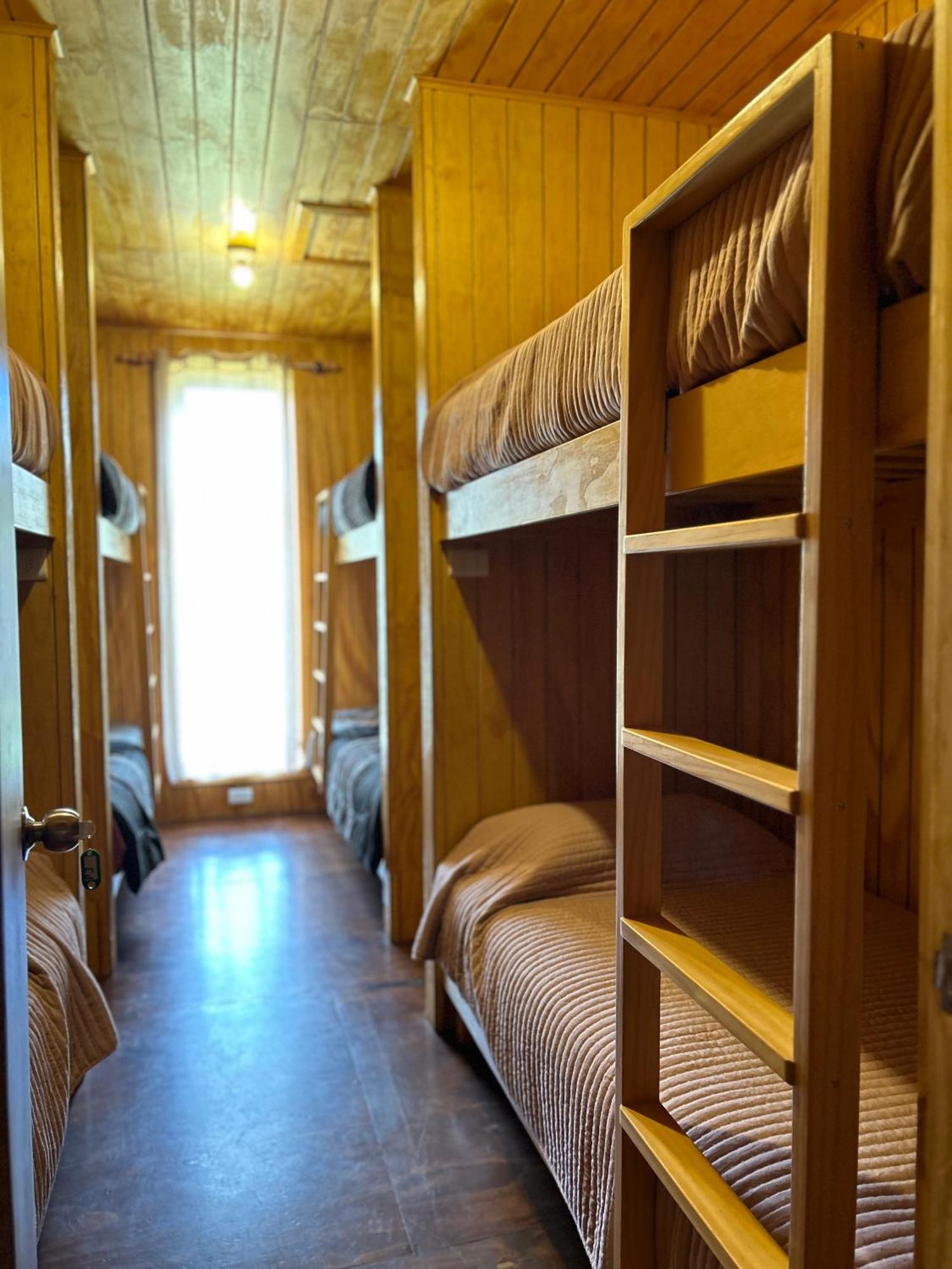 Quelen Patagonia Hostel บียาเซโรกัสเตโย ภายนอก รูปภาพ